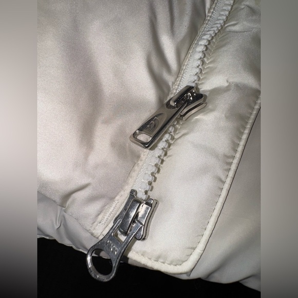 The North Face Long Puffer Jacket 💥 HOST PICK - Picture 3 of 14